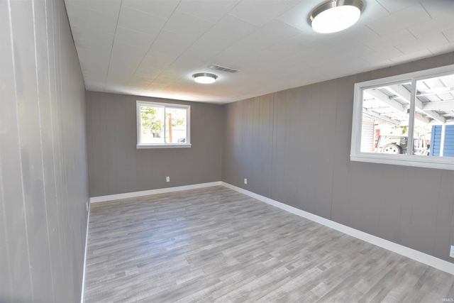 11921 W Breezy Point Drive, Monticello, IN 47960