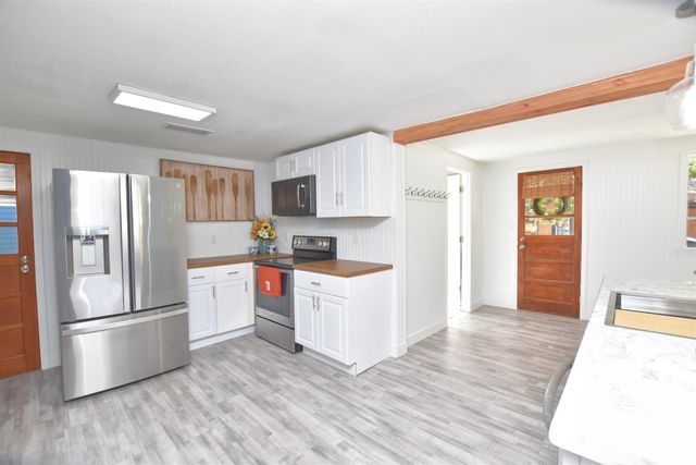 11921 W Breezy Point Drive, Monticello, IN 47960