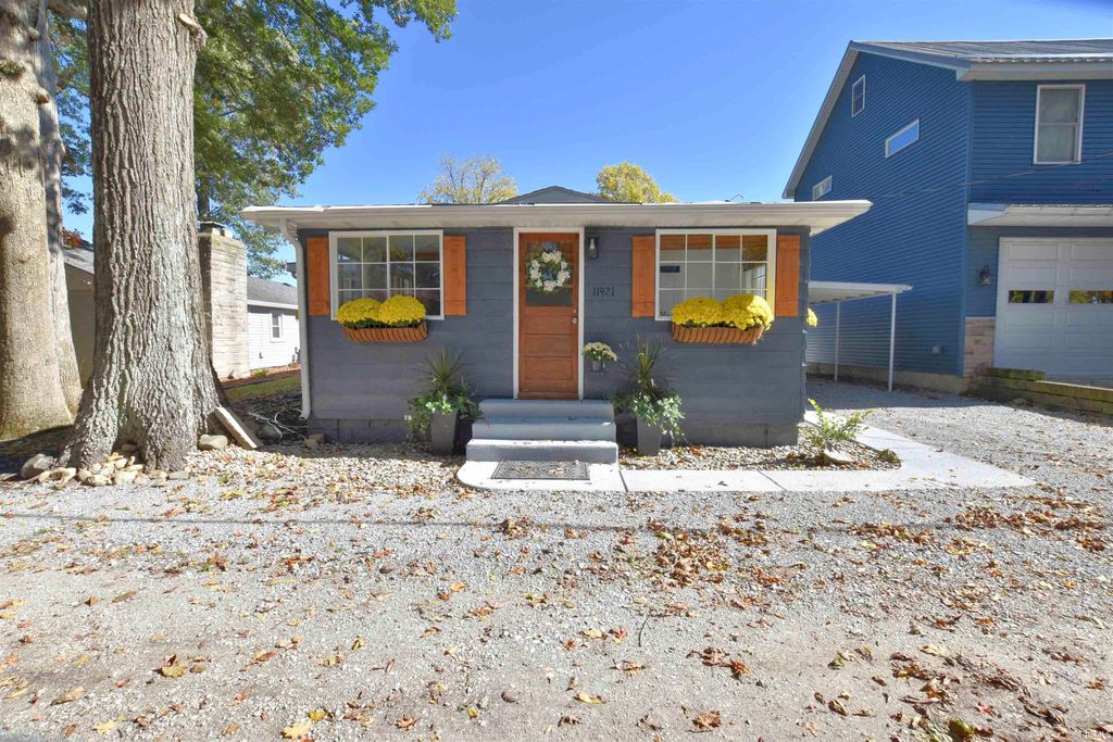 11921 W Breezy Point Drive, Monticello, IN 47960