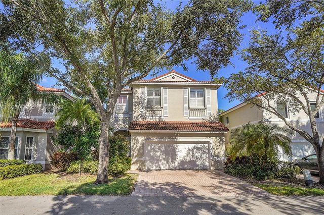 1135 Satinleaf St, Hollywood, FL 33019