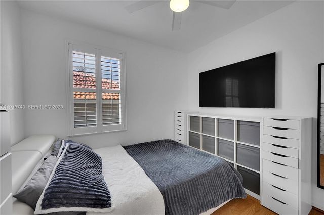 1135 Satinleaf St, Hollywood, FL 33019