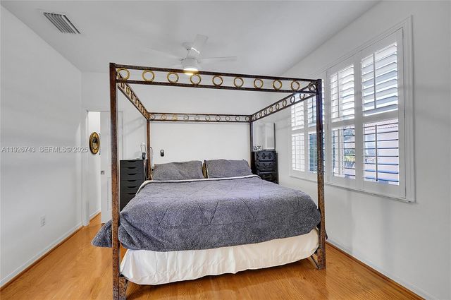 1135 Satinleaf St, Hollywood, FL 33019