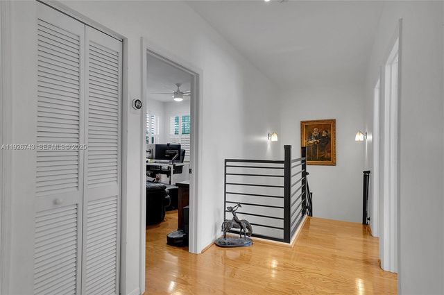 1135 Satinleaf St, Hollywood, FL 33019