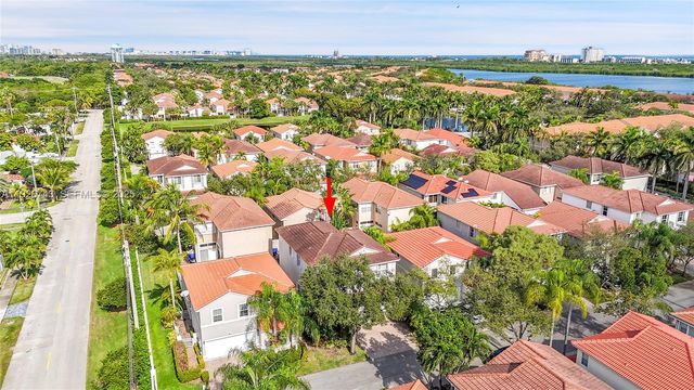 1135 Satinleaf St, Hollywood, FL 33019