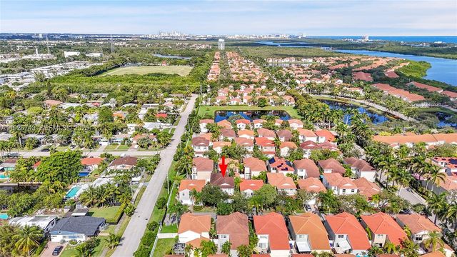 1135 Satinleaf St, Hollywood, FL 33019