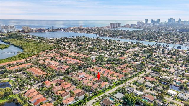 1135 Satinleaf St, Hollywood, FL 33019