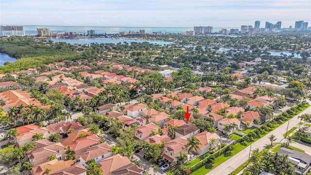 1135 Satinleaf St, Hollywood, FL 33019