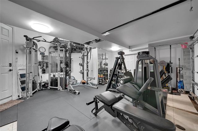 1135 Satinleaf St, Hollywood, FL 33019