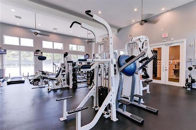 1135 Satinleaf St, Hollywood, FL 33019