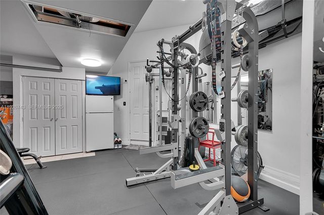 1135 Satinleaf St, Hollywood, FL 33019