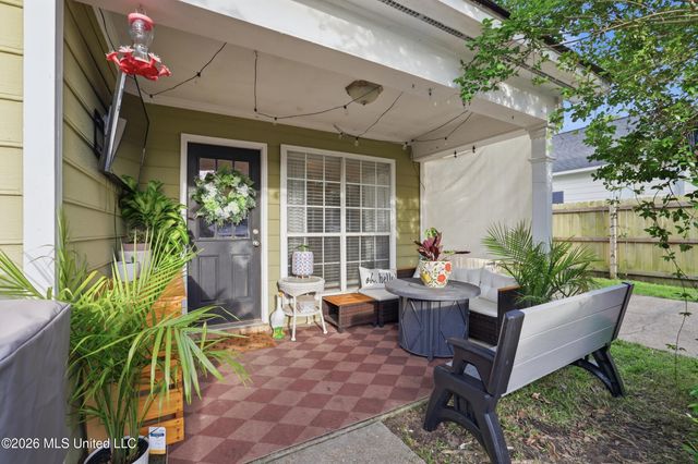 917 Handsboro Place, Gulfport, MS 39507