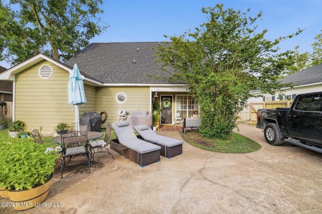 917 Handsboro Place, Gulfport, MS 39507
