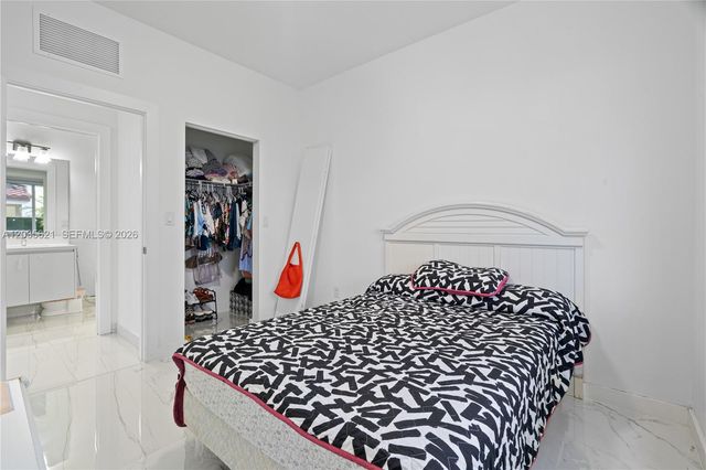 10294 NW 71st Ter, Doral, FL 33178