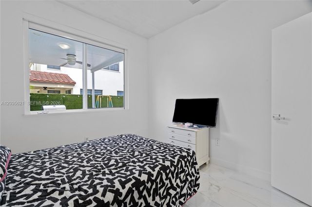 10294 NW 71st Ter, Doral, FL 33178