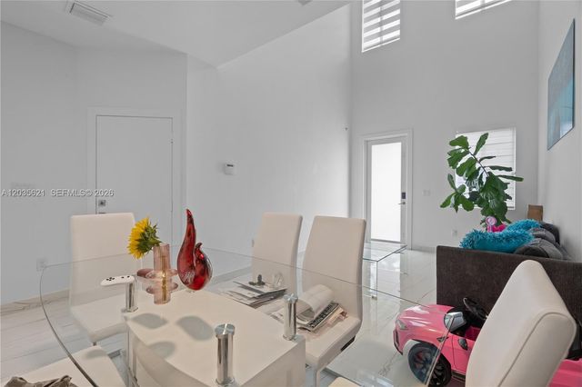 10294 NW 71st Ter, Doral, FL 33178