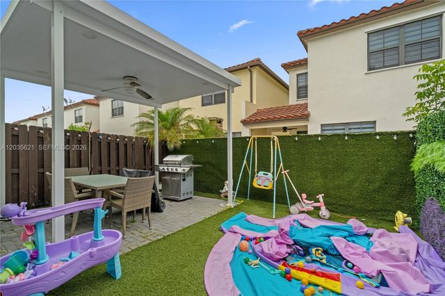 10294 NW 71st Ter, Doral, FL 33178