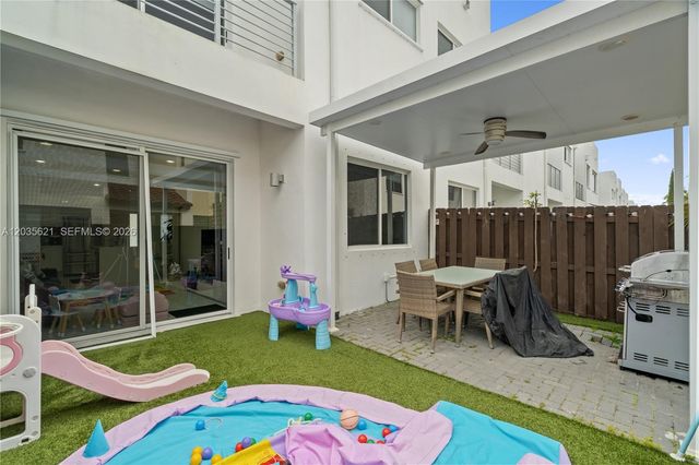10294 NW 71st Ter, Doral, FL 33178