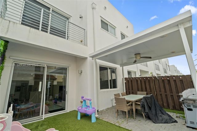 10294 NW 71st Ter, Doral, FL 33178