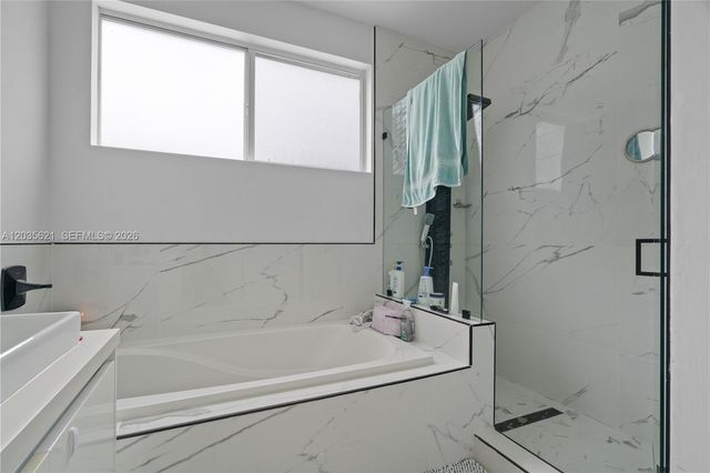 10294 NW 71st Ter, Doral, FL 33178