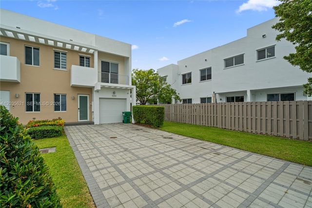 10294 NW 71st Ter, Doral, FL 33178
