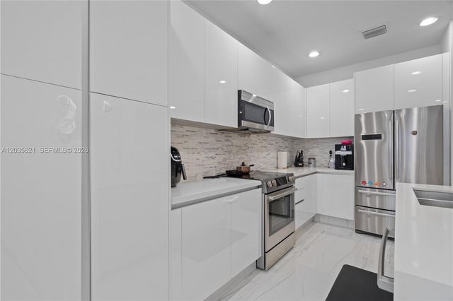 10294 NW 71st Ter, Doral, FL 33178