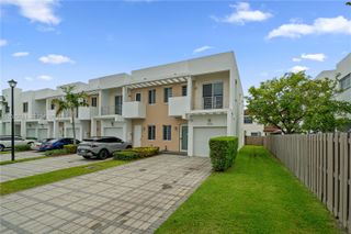 10294 NW 71st Ter, Doral, FL 33178