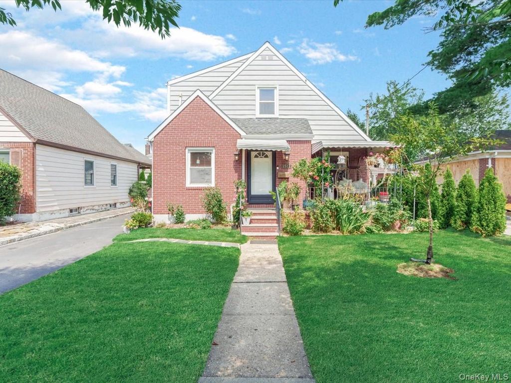 1517 Falmouth Avenue, New Hyde Park, NY 11040 — exterior