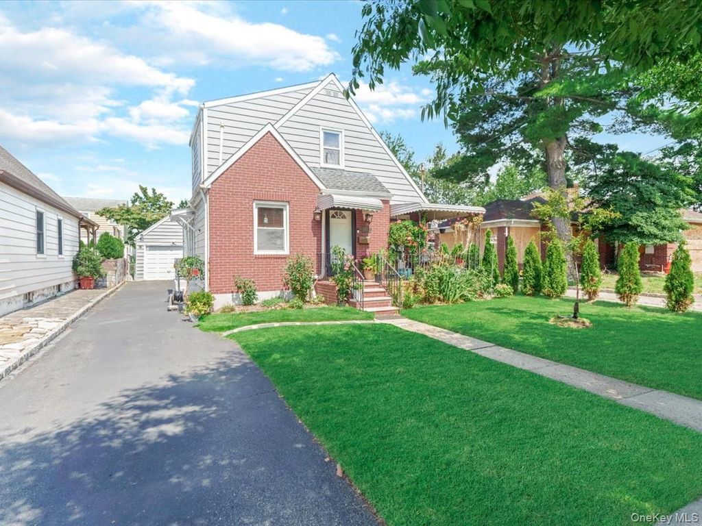 1517 Falmouth Avenue, New Hyde Park, NY 11040 — photo 2