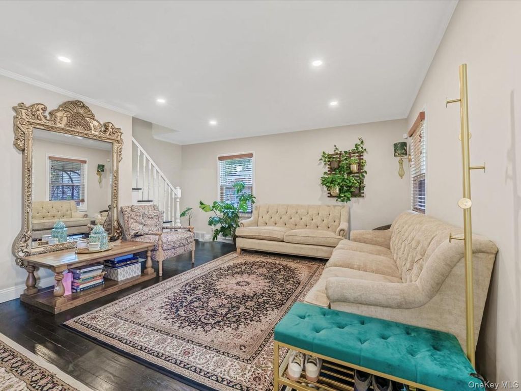 1517 Falmouth Avenue, New Hyde Park, NY 11040 — photo 3