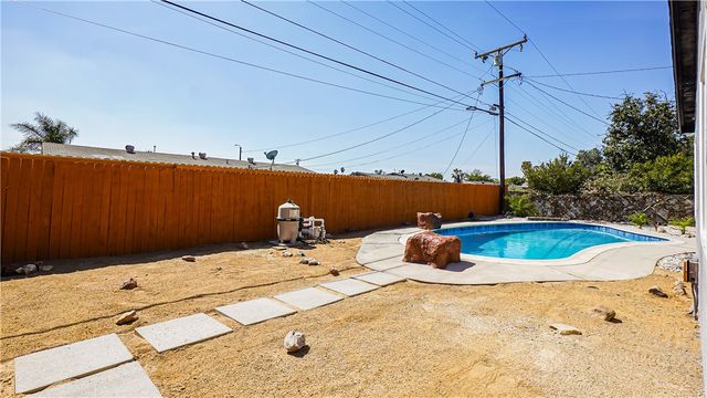 555 W Morgan, Rialto, CA 92376