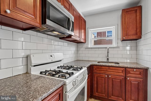 7046 CLOVER LN, Upper Darby, PA 19082
