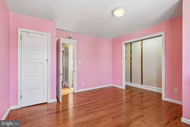 7046 CLOVER LN, Upper Darby, PA 19082