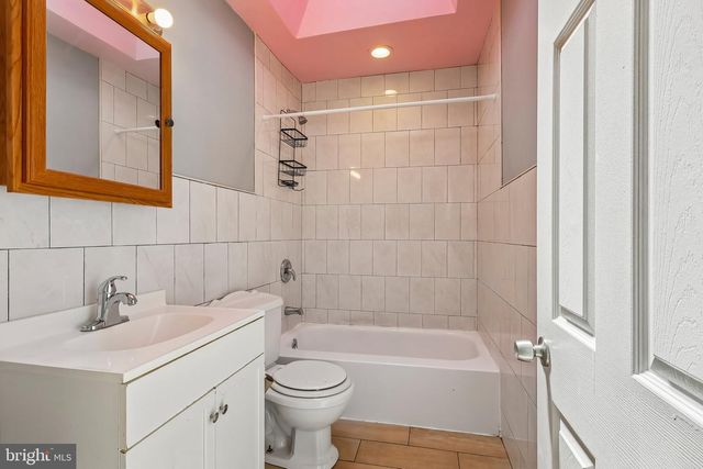 7046 CLOVER LN, Upper Darby, PA 19082