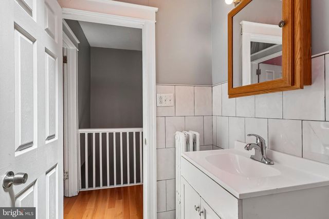 7046 CLOVER LN, Upper Darby, PA 19082