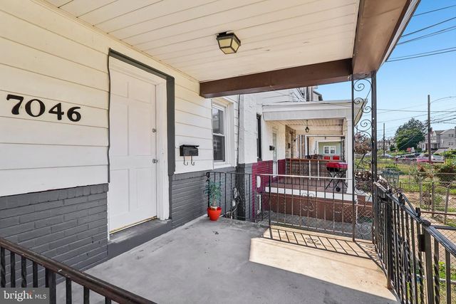 7046 CLOVER LN, Upper Darby, PA 19082