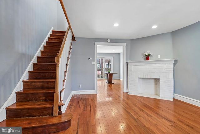 7046 CLOVER LN, Upper Darby, PA 19082
