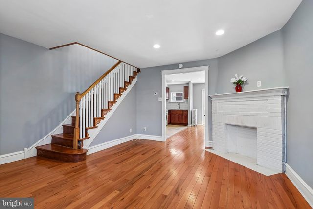 7046 CLOVER LN, Upper Darby, PA 19082
