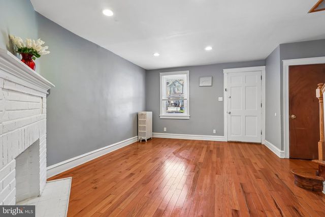7046 CLOVER LN, Upper Darby, PA 19082