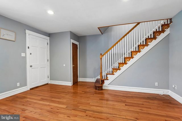 7046 CLOVER LN, Upper Darby, PA 19082