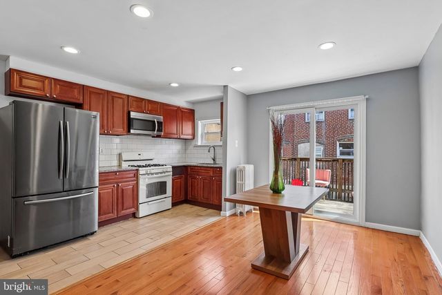 7046 CLOVER LN, Upper Darby, PA 19082