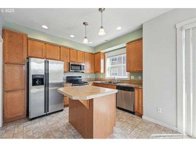 2799 Se PALMER Ct, Hillsboro, OR 97123