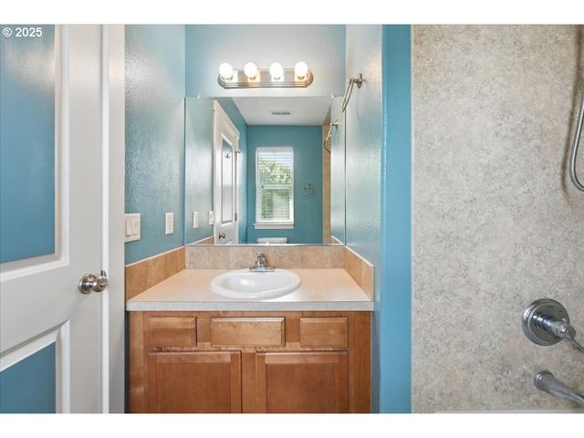 2799 Se PALMER Ct, Hillsboro, OR 97123