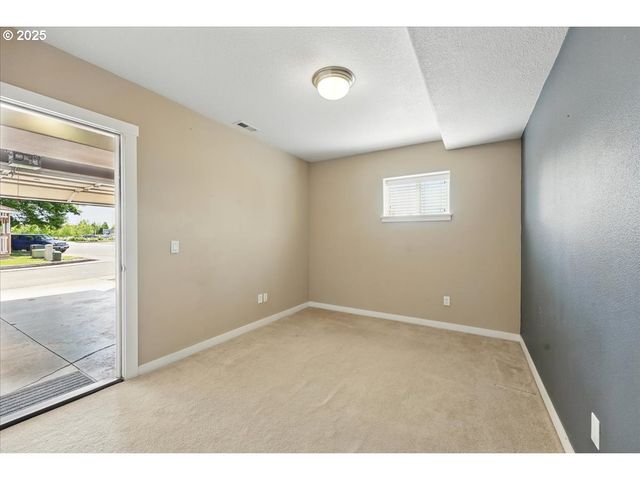 2799 Se PALMER Ct, Hillsboro, OR 97123