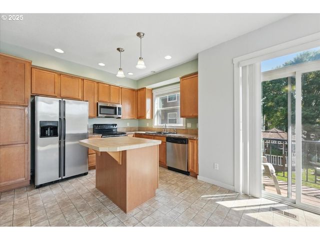 2799 Se PALMER Ct, Hillsboro, OR 97123