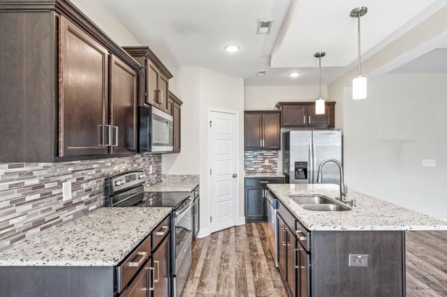 102 Eagles Pass, Clarksville, TN 37040
