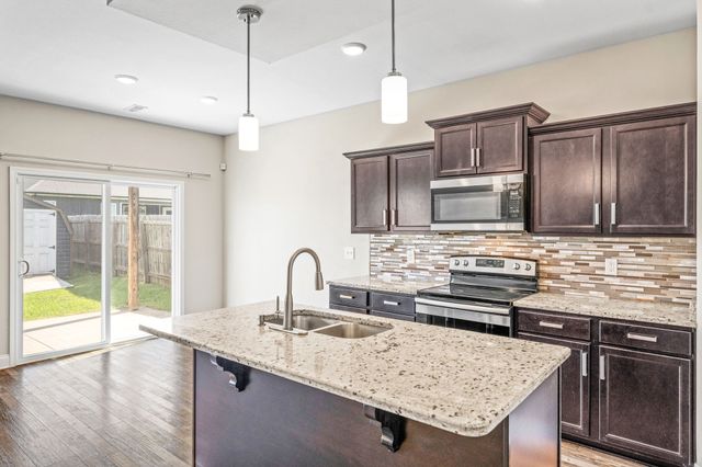 102 Eagles Pass, Clarksville, TN 37040