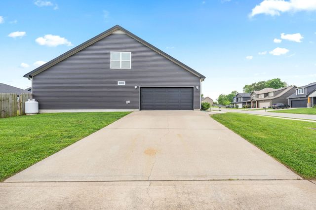 102 Eagles Pass, Clarksville, TN 37040