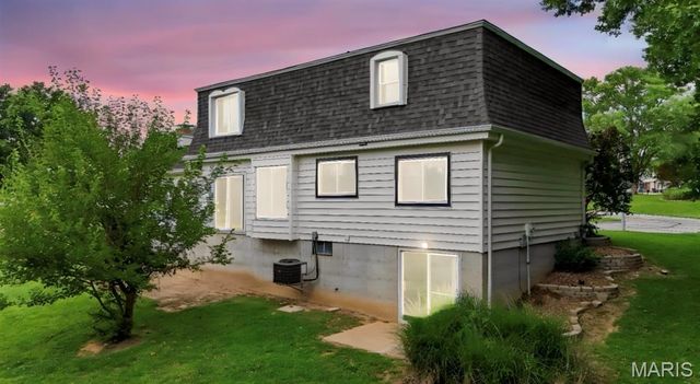 2 Southgate Court, St Charles, MO 63304