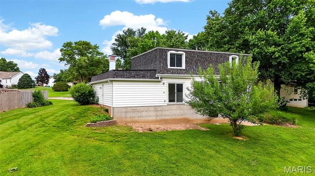 2 Southgate Court, St Charles, MO 63304