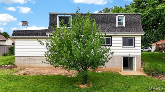 2 Southgate Court, St Charles, MO 63304